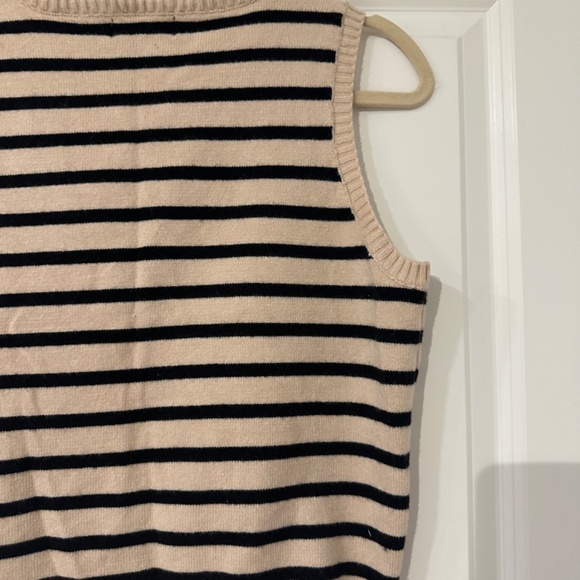 Cozy Light-Weight Fashion Vest - Picture 6 of 7